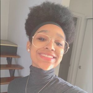 Meet your Posher, Lia